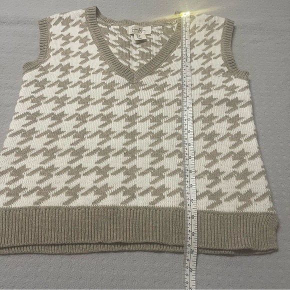 Jessica Simpson Sweater Vest - Picture 2 of 9